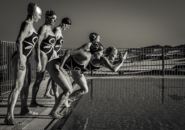 MARIBURRUNTZI Sinkro taldearen igeriketa artistikoren erakustaldia ARTAZUn / Exhibición de natación artística del equipo MARIBURRUNTZI Sinkro